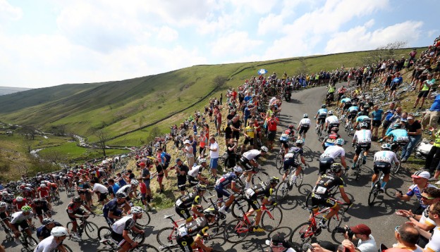 Cyclists in Yorkshire, credit SWPix.com
